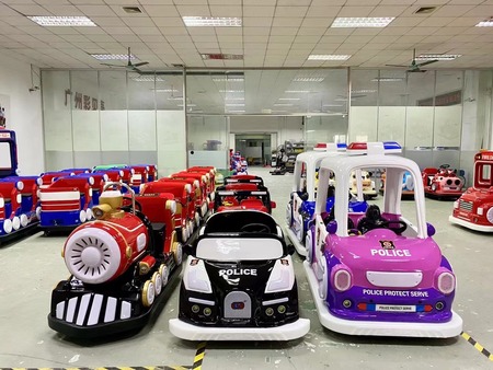 广州彩贝壳商场小火车和儿童广场车配备多少个电池